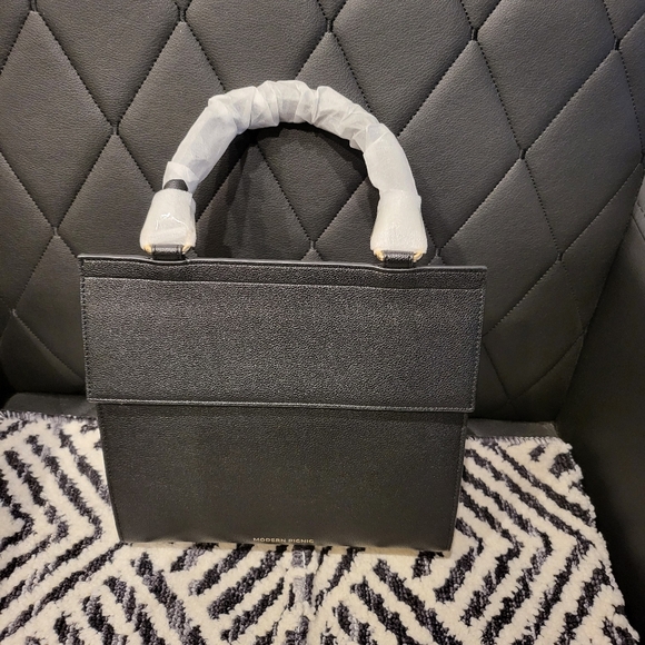 Modern Picnic Lunch Bag. - Picture 1 of 15